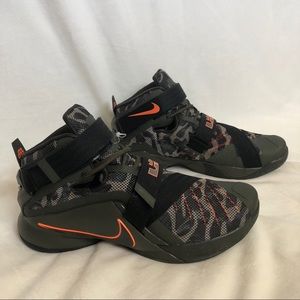 New Nike LEBRON Soldier 9 Premium Camo Size 11.5